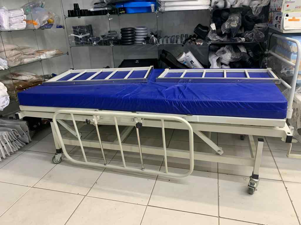 Amparar BH - Cama hospitalar 3 manivelas semi nova - 